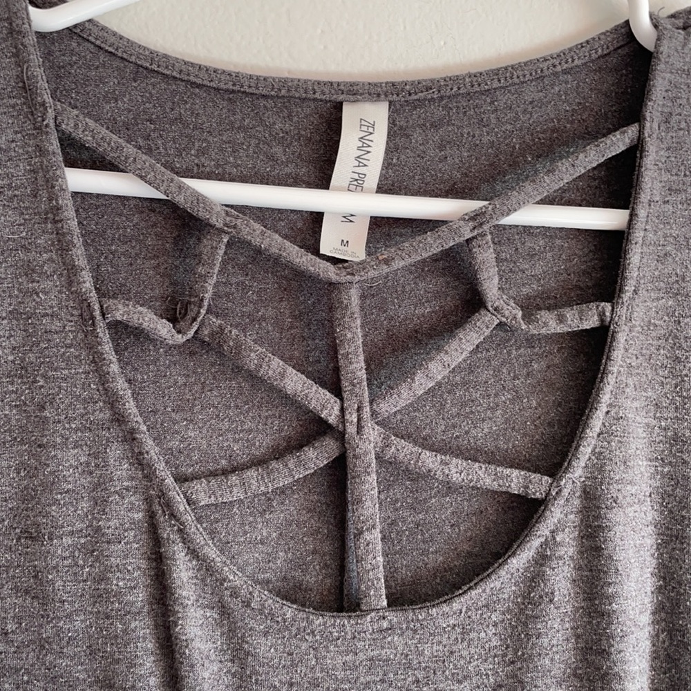 Zenana premium gray short sleeve T-shirt medium - Picture 2 of 5